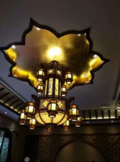 跟雨伞学做人，你不为别人挡风遮雨，谁会把你高高举在头上！